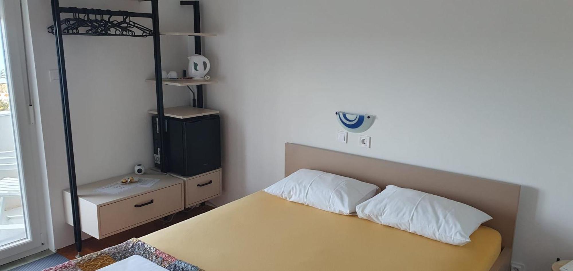 Apartments & Rooms Fam Ribaric Banjol Pokoj fotografie