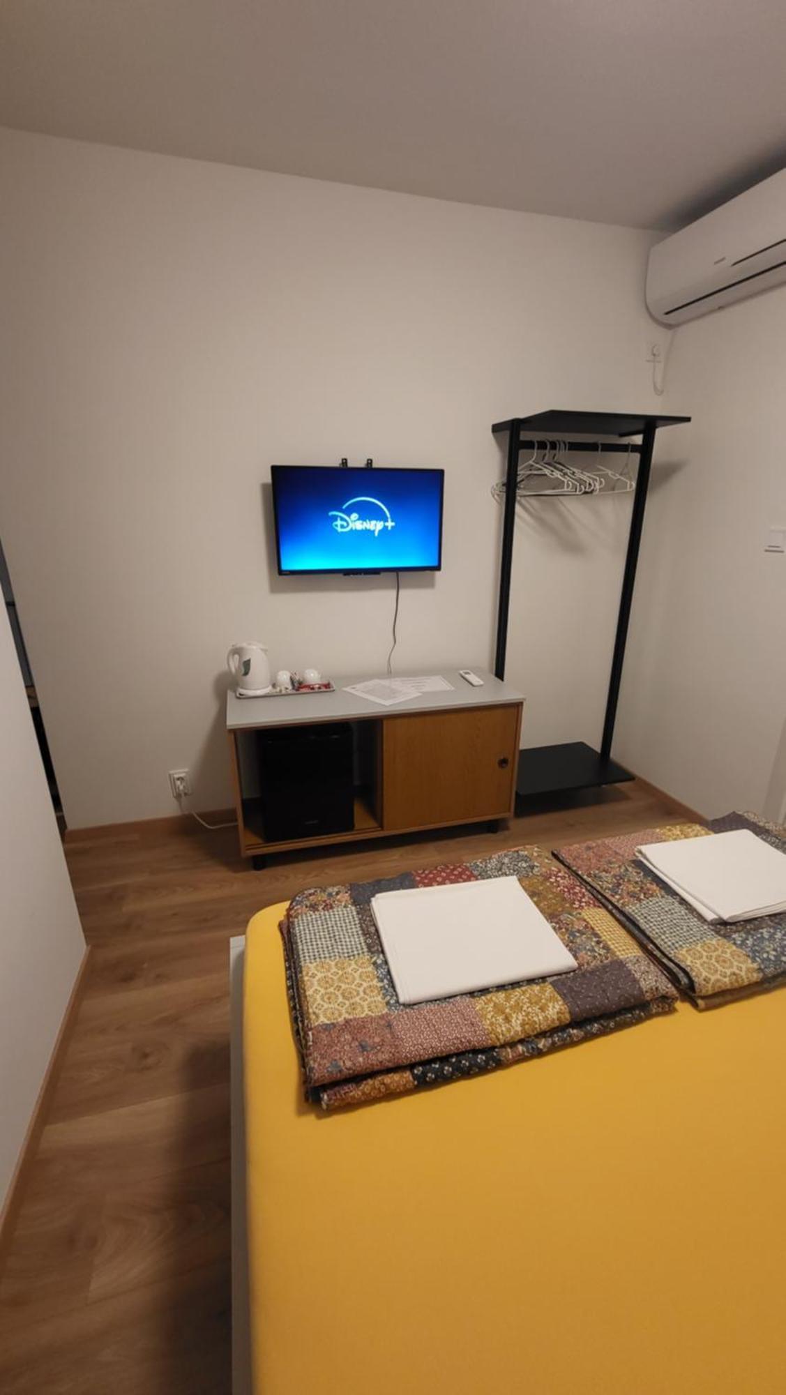 Apartments & Rooms Fam Ribaric Banjol Pokoj fotografie