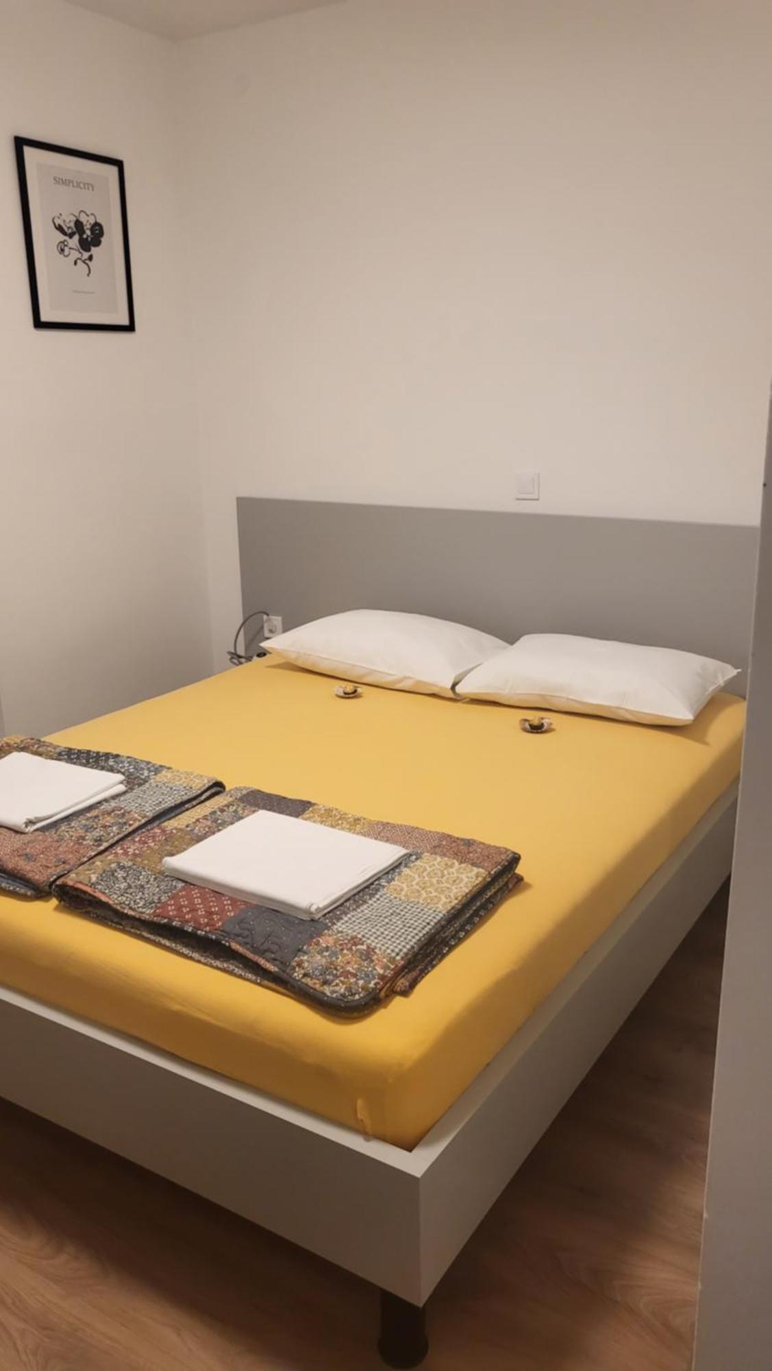 Apartments & Rooms Fam Ribaric Banjol Pokoj fotografie